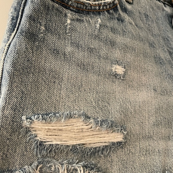 Levi’s Denim Shorts - Picture 5 of 6